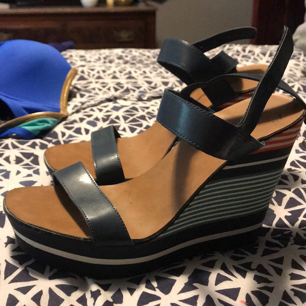 PERFECT CONDITION WEDGES, size 11